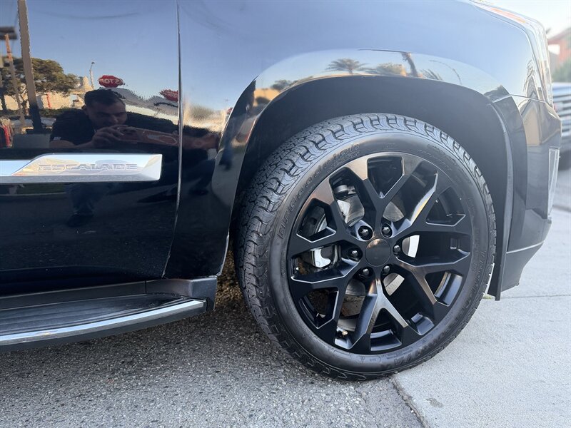 2016 Cadillac Escalade ESV Luxury Collection - Photo 8 - South Gate, CA 90280