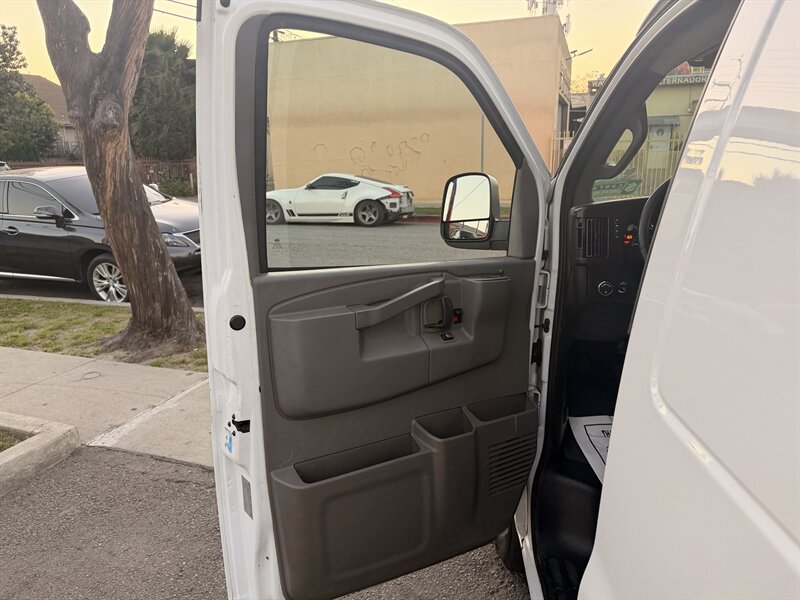 2017 Chevrolet Express 3500 - Photo 13 - South Gate, CA 90280