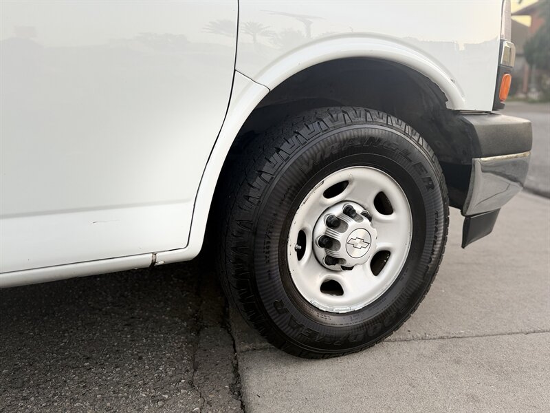 2017 Chevrolet Express 3500 - Photo 9 - South Gate, CA 90280