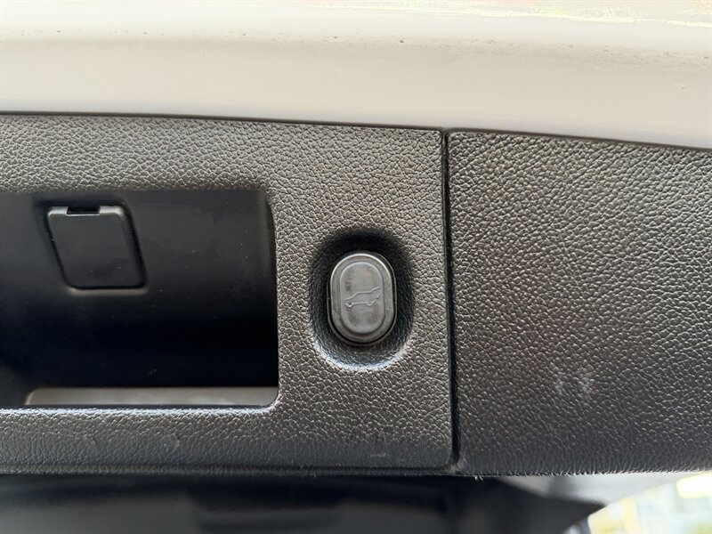 2018 Chevrolet Suburban LT - Photo 14 - South Gate, CA 90280