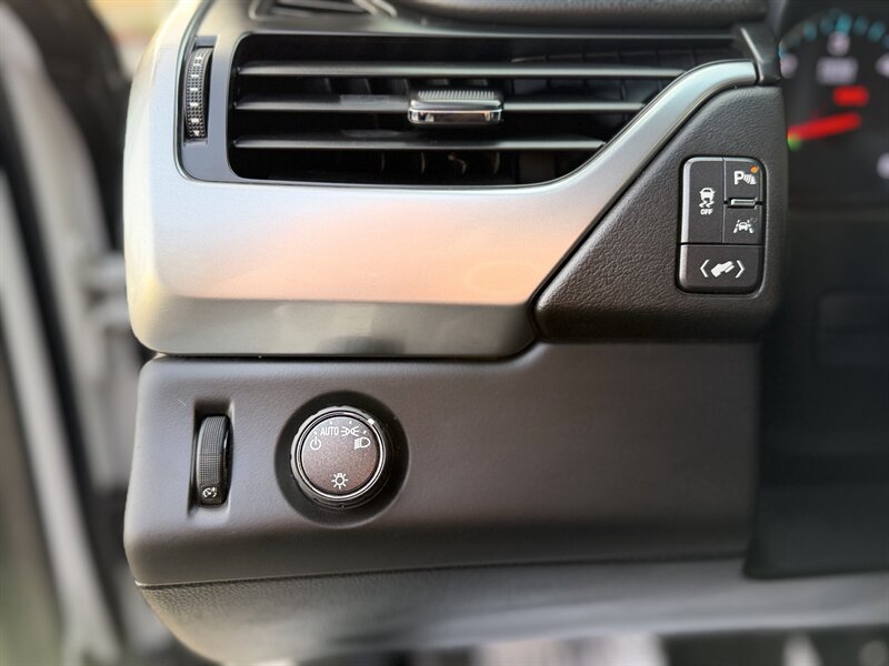 2018 Chevrolet Suburban LT - Photo 20 - South Gate, CA 90280