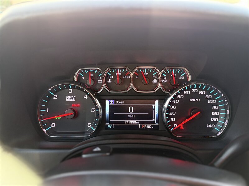 2018 Chevrolet Suburban LT - Photo 24 - South Gate, CA 90280