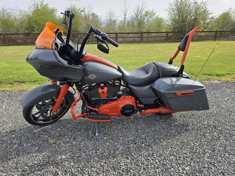 2021 Harley Davidson FXLR ROAD GLIDE   - Photo 1 - Oregon City, OR 97045