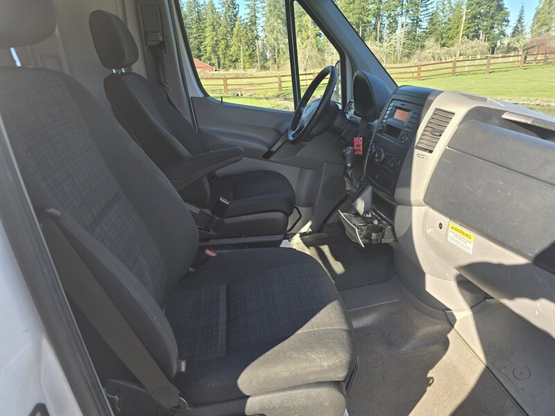2017 Mercedes-Benz Sprinter Worker 2500 - Photo 10 - Oregon City, OR 97045