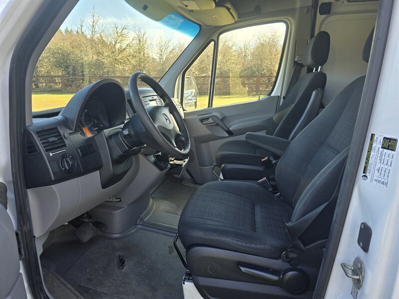 2017 Mercedes-Benz Sprinter Worker 2500 - Photo 9 - Oregon City, OR 97045