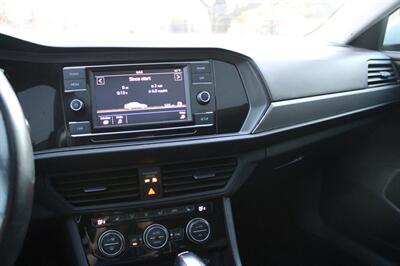 2019 Volkswagen Jetta SE   - Photo 15 - Roseville, CA 95678