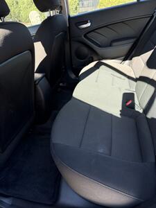 2017 Kia Forte LX   - Photo 8 - Owensboro, KY 42303