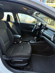 2021 Kia Forte LXS   - Photo 11 - Owensboro, KY 42303