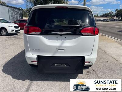 2023 Chrysler Voyager L Wheelchair Van BraunAbility Manual Rear Entry - Photo 3 - Sarasota, FL 34232