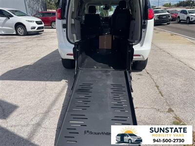 2023 Chrysler Voyager L Wheelchair Van BraunAbility Manual Rear Entry - Photo 2 - Sarasota, FL 34232