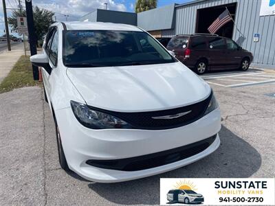 2023 Chrysler Voyager L Wheelchair Van BraunAbility Manual Rear Entry - Photo 5 - Sarasota, FL 34232