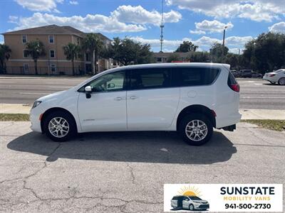 2023 Chrysler Voyager L Wheelchair Van BraunAbility Manual Rear Entry - Photo 4 - Sarasota, FL 34232