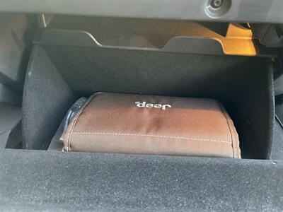 2017 Jeep Grand Cherokee Overland   - Photo 21 - Lecanto, FL 34461