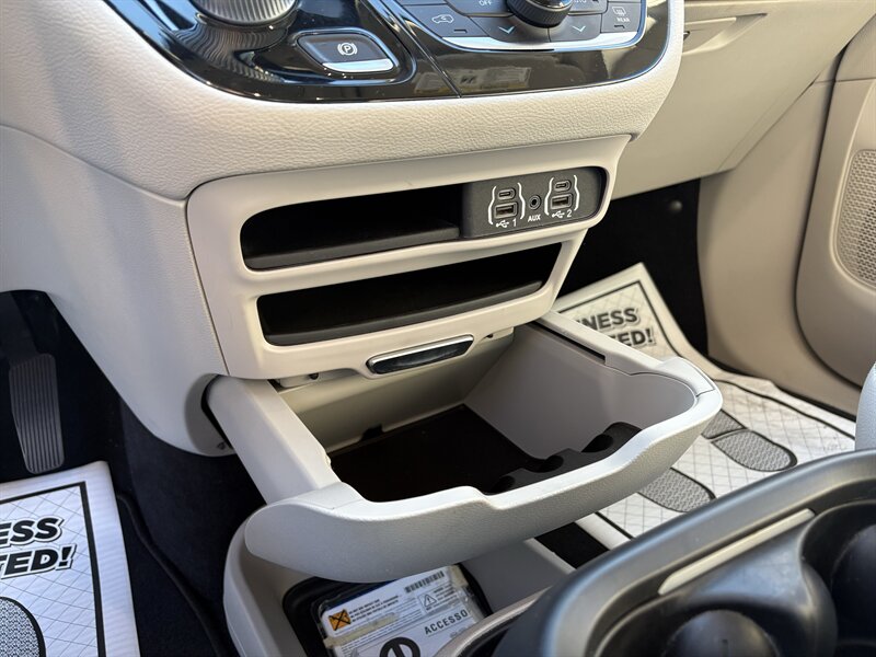 2021 Chrysler Pacifica Touring L - Photo 13 - Lecanto, FL 34461