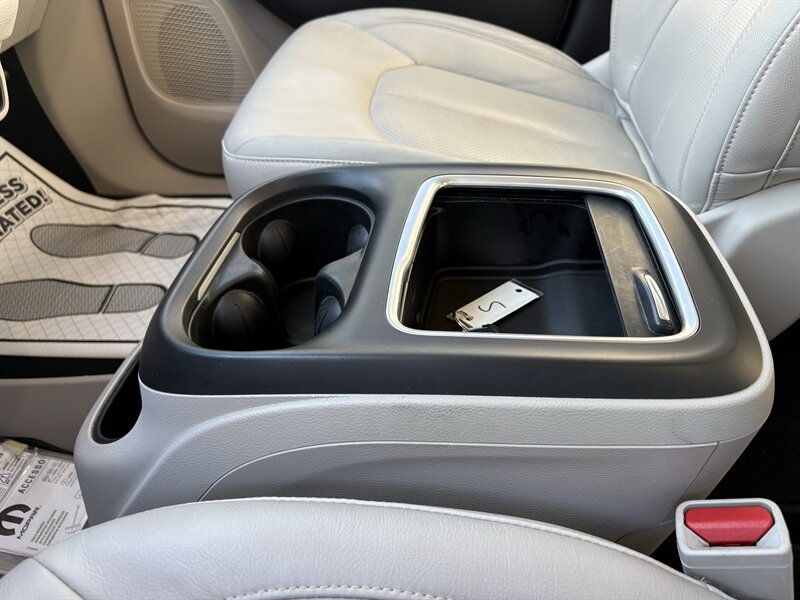 2021 Chrysler Pacifica Touring L - Photo 14 - Lecanto, FL 34461