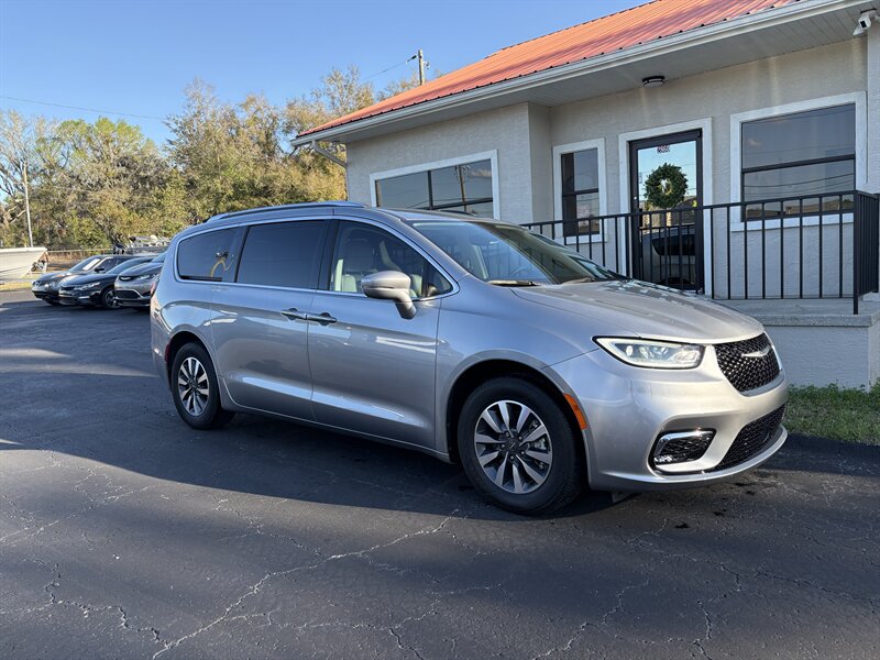 2021 Chrysler Pacifica Touring L   - Photo 1 - Lecanto, FL 34461