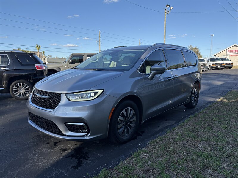 2021 Chrysler Pacifica Touring L - Photo 3 - Lecanto, FL 34461