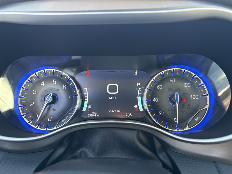 2021 Chrysler Pacifica Touring L - Photo 10 - Lecanto, FL 34461