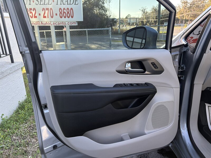 2021 Chrysler Pacifica Touring L - Photo 7 - Lecanto, FL 34461