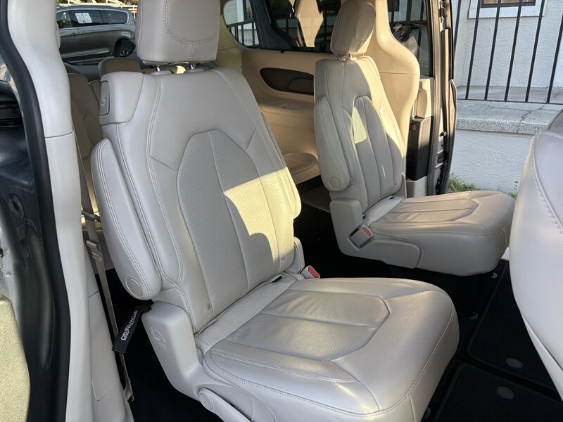 2021 Chrysler Pacifica Touring L - Photo 24 - Lecanto, FL 34461