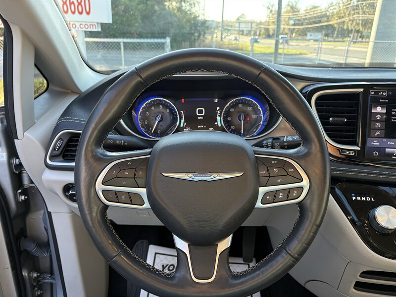 2021 Chrysler Pacifica Touring L - Photo 11 - Lecanto, FL 34461