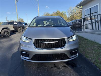 2021 Chrysler Pacifica Touring L - Photo 2 - Lecanto, FL 34461