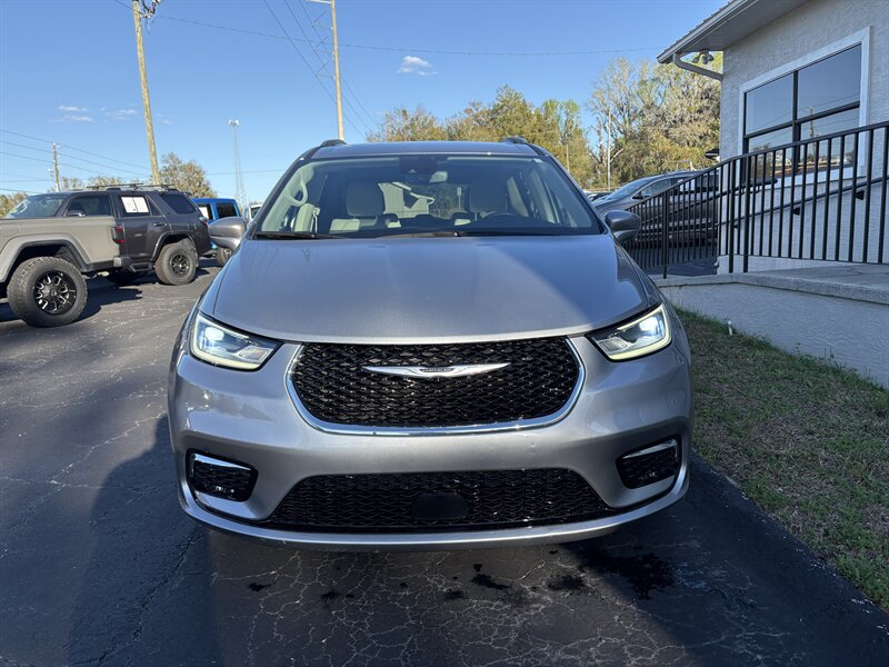 2021 Chrysler Pacifica Touring L - Photo 2 - Lecanto, FL 34461