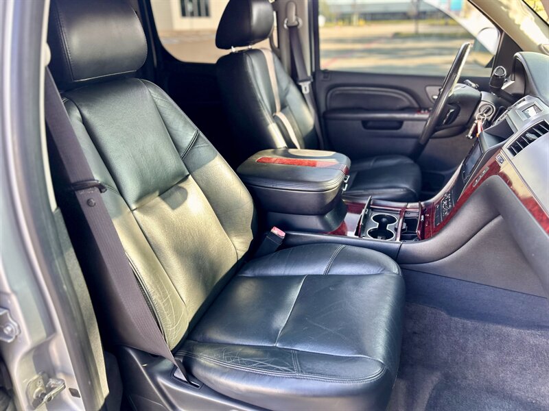 2010 Cadillac Escalade ESV LUXURY AWD DVD HTD & COOL SEATS YOU TUBE VIDEO   - Photo 43 - Stafford, TX 77477