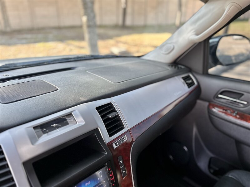 2010 Cadillac Escalade ESV LUXURY AWD DVD HTD & COOL SEATS YOU TUBE VIDEO   - Photo 45 - Stafford, TX 77477