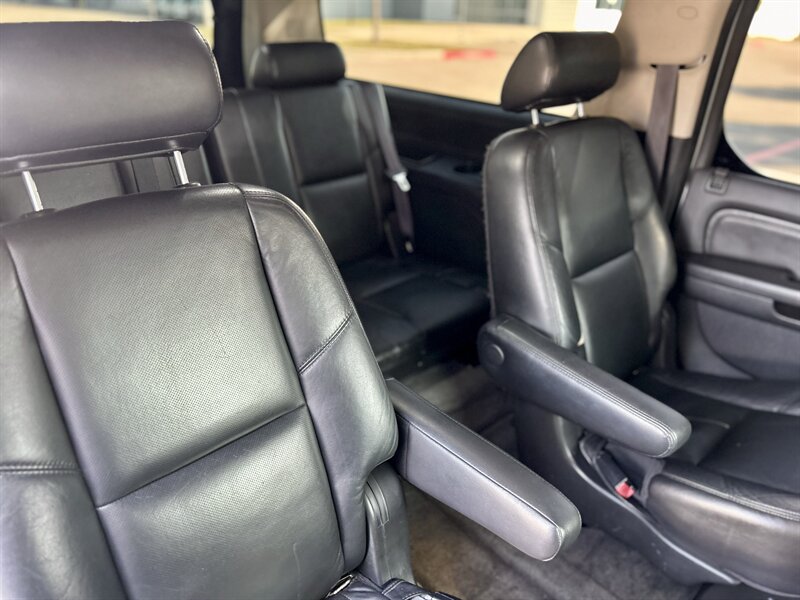2010 Cadillac Escalade ESV LUXURY AWD DVD HTD & COOL SEATS YOU TUBE VIDEO   - Photo 44 - Stafford, TX 77477