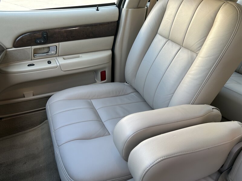 2008 Mercury MERCURY GRAND MARQUIS LS LEATHER WOOD 88K LOW MILES YouTube VIDEO   - Photo 55 - Stafford, TX 77477