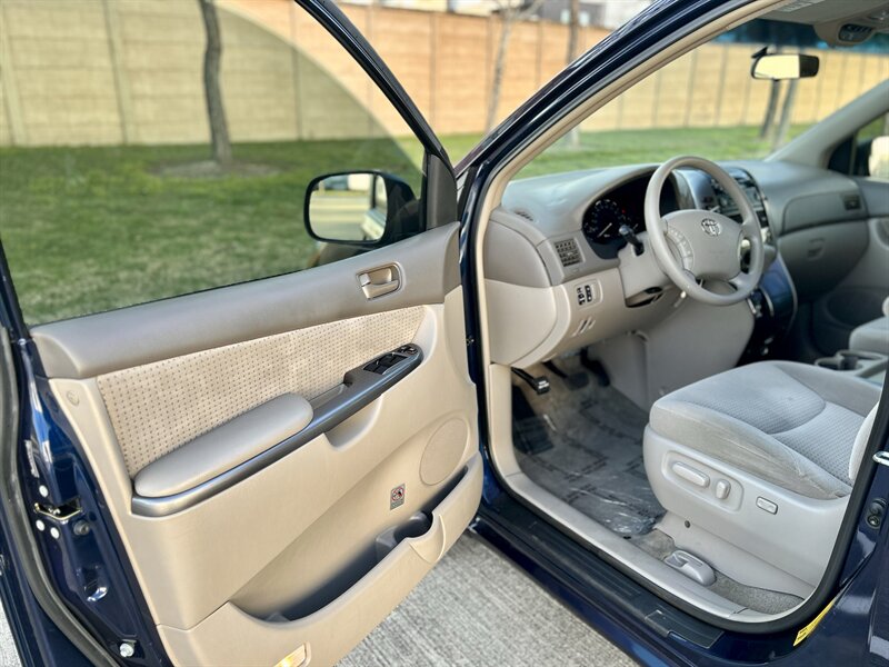 2006 Toyota TOYOTA SIENNA LE SUPER LOW 17K MILES NEW TIRES YOUTUBE VIDEO   - Photo 38 - Stafford, TX 77477