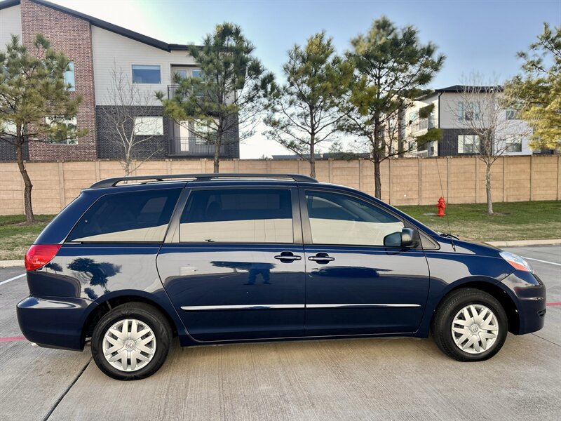 2006 Toyota TOYOTA SIENNA LE SUPER LOW 17K MILES NEW TIRES YOUTUBE VIDEO   - Photo 10 - Stafford, TX 77477