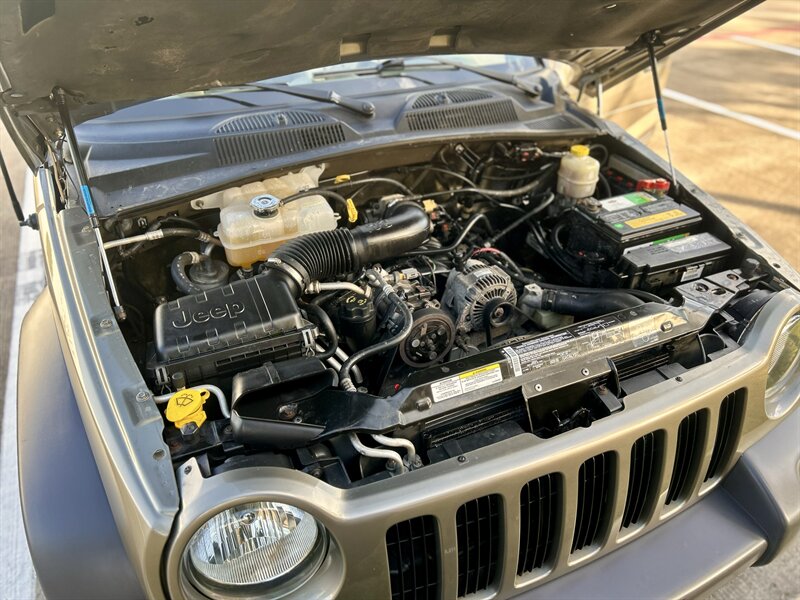 2004 Jeep JEEP LIBERTY SPORT 4X4 TRAIL RATED 3.7L V6 LTHR 4X4 YOUTUBE VIDEO   - Photo 79 - Stafford, TX 77477