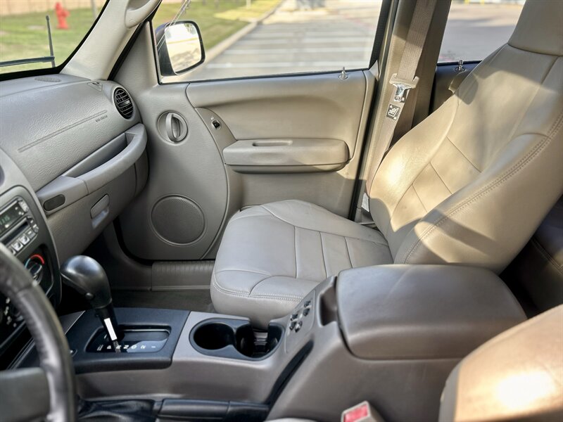 2004 Jeep JEEP LIBERTY SPORT 4X4 TRAIL RATED 3.7L V6 LTHR 4X4 YOUTUBE VIDEO   - Photo 46 - Stafford, TX 77477