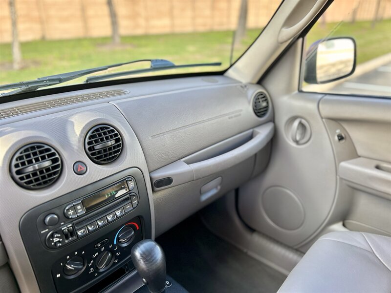 2004 Jeep JEEP LIBERTY SPORT 4X4 TRAIL RATED 3.7L V6 LTHR 4X4 YOUTUBE VIDEO   - Photo 49 - Stafford, TX 77477