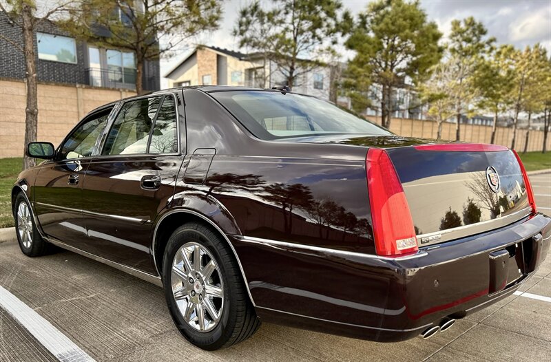 2009 Cadillac CADILLAC DTS PREMIUM LUXURY NAVIGATION SUNROOF YOUTUBE VIDEO   - Photo 11 - Stafford, TX 77477