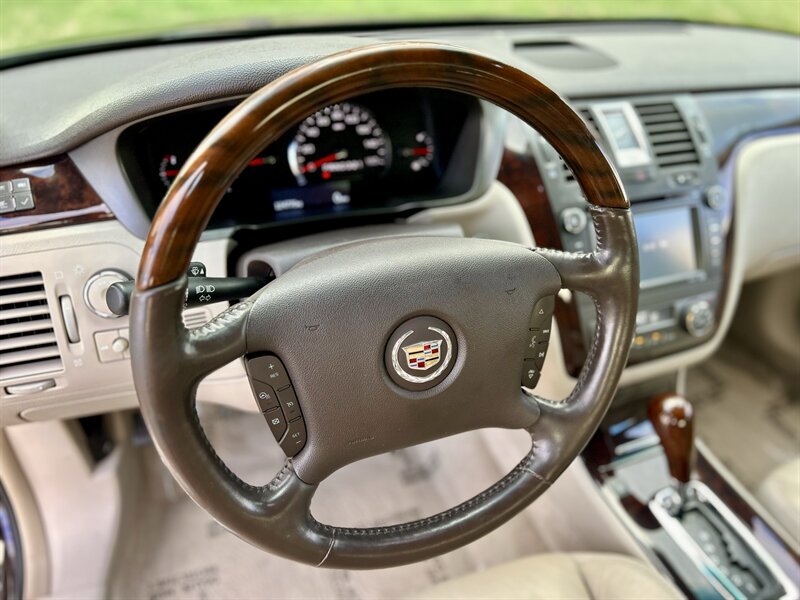 2009 Cadillac CADILLAC DTS PREMIUM LUXURY NAVIGATION SUNROOF YOUTUBE VIDEO   - Photo 41 - Stafford, TX 77477