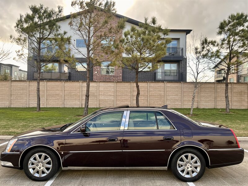 2009 Cadillac CADILLAC DTS PREMIUM LUXURY NAVIGATION SUNROOF YOUTUBE VIDEO   - Photo 9 - Stafford, TX 77477