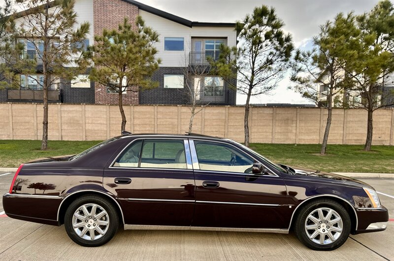 2009 Cadillac CADILLAC DTS PREMIUM LUXURY NAVIGATION SUNROOF YOUTUBE VIDEO   - Photo 8 - Stafford, TX 77477