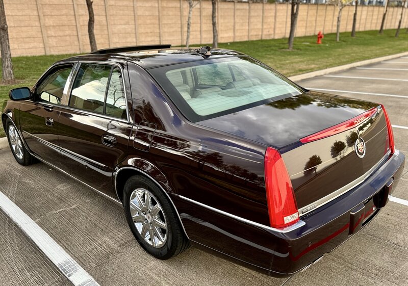 2009 Cadillac CADILLAC DTS PREMIUM LUXURY NAVIGATION SUNROOF YOUTUBE VIDEO   - Photo 12 - Stafford, TX 77477