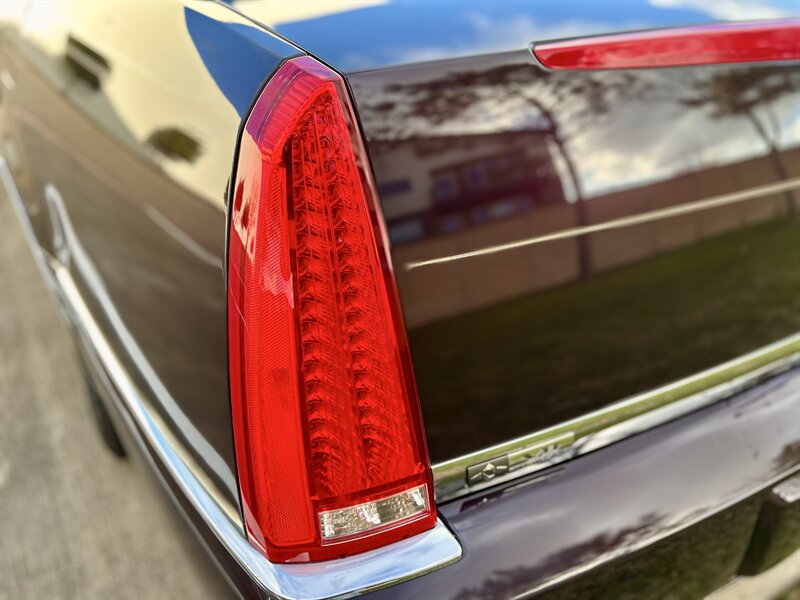 2009 Cadillac CADILLAC DTS PREMIUM LUXURY NAVIGATION SUNROOF YOUTUBE VIDEO   - Photo 28 - Stafford, TX 77477