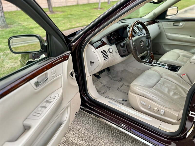 2009 Cadillac CADILLAC DTS PREMIUM LUXURY NAVIGATION SUNROOF YOUTUBE VIDEO   - Photo 43 - Stafford, TX 77477