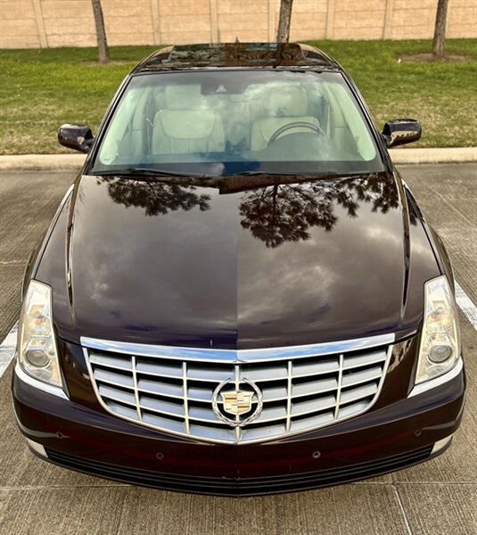 2009 Cadillac CADILLAC DTS PREMIUM LUXURY NAVIGATION SUNROOF YOUTUBE VIDEO   - Photo 4 - Stafford, TX 77477
