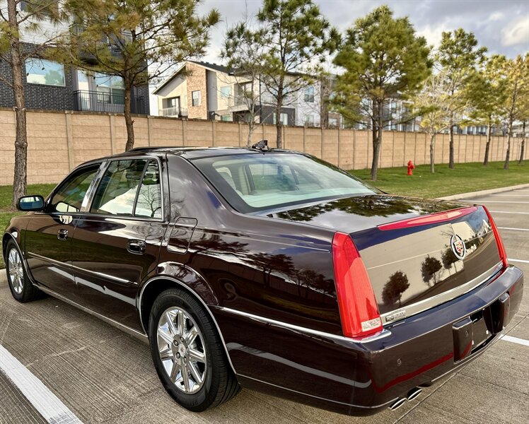 2009 Cadillac CADILLAC DTS PREMIUM LUXURY NAVIGATION SUNROOF YOUTUBE VIDEO   - Photo 10 - Stafford, TX 77477