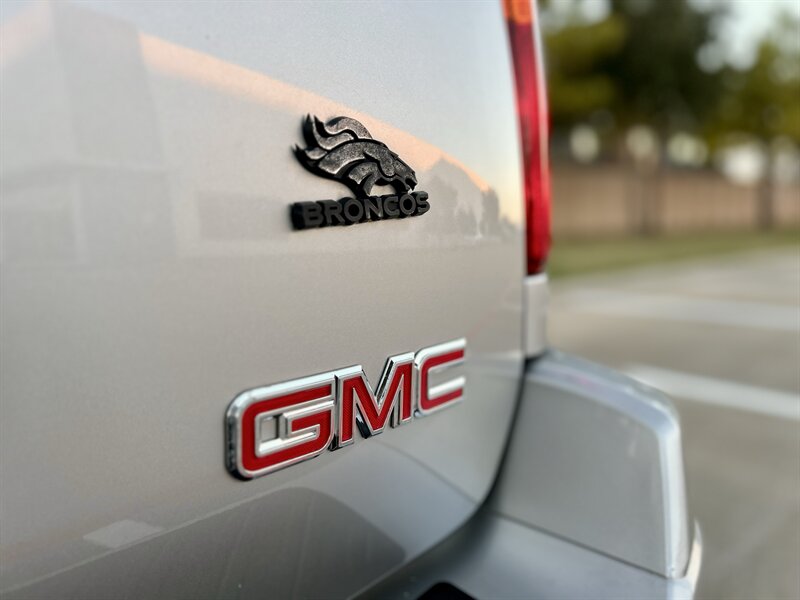 2004 GMC ENVOY XL 7 Passenger SLT 5.3L V8 AWD 290hp 4X4 BABY TAHOE YOUTUBE VIDEO   - Photo 33 - Stafford, TX 77477