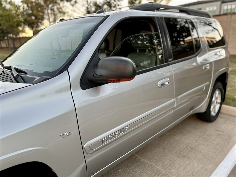 2004 GMC ENVOY XL 7 Passenger SLT 5.3L V8 AWD 290hp 4X4 BABY TAHOE YOUTUBE VIDEO   - Photo 10 - Stafford, TX 77477