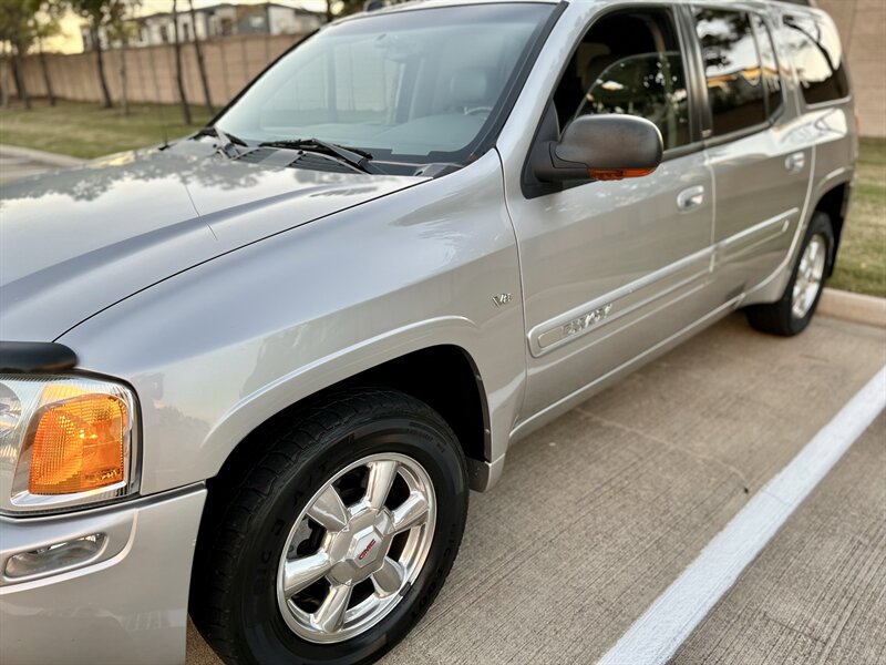 2004 GMC ENVOY XL 7 Passenger SLT 5.3L V8 AWD 290hp 4X4 BABY TAHOE YOUTUBE VIDEO   - Photo 9 - Stafford, TX 77477