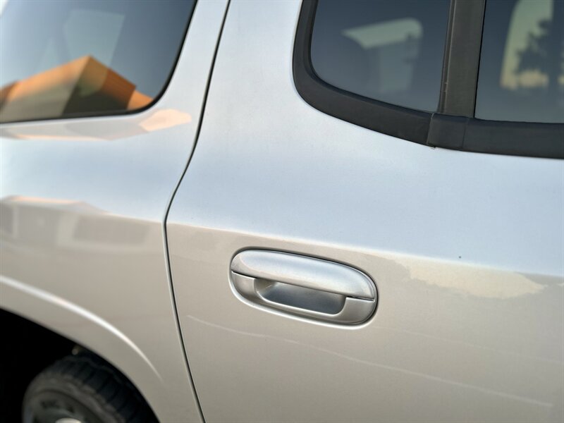 2004 GMC ENVOY XL 7 Passenger SLT 5.3L V8 AWD 290hp 4X4 BABY TAHOE YOUTUBE VIDEO   - Photo 41 - Stafford, TX 77477