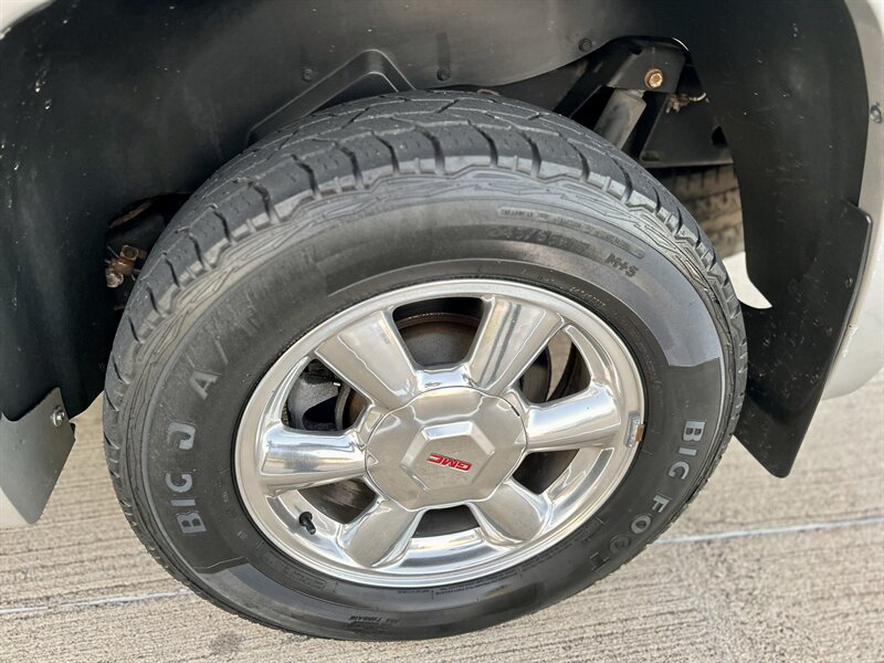 2004 GMC ENVOY XL 7 Passenger SLT 5.3L V8 AWD 290hp 4X4 BABY TAHOE YOUTUBE VIDEO   - Photo 86 - Stafford, TX 77477